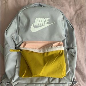 nike heritage back pack!